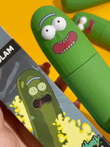 اسپری فیکس پیکل ریک ریک و مورتی خیار شیگلم اصل Rick and Morty X SHEGLAM Pickle Rick Setting Spray